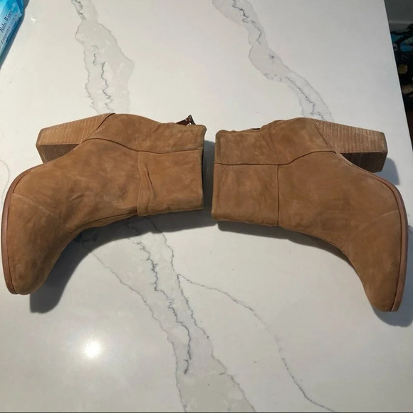 RAG & BONE Tan Suede Sz 9.5 Stacked 3” Heel Booties - Picture 4 of 11